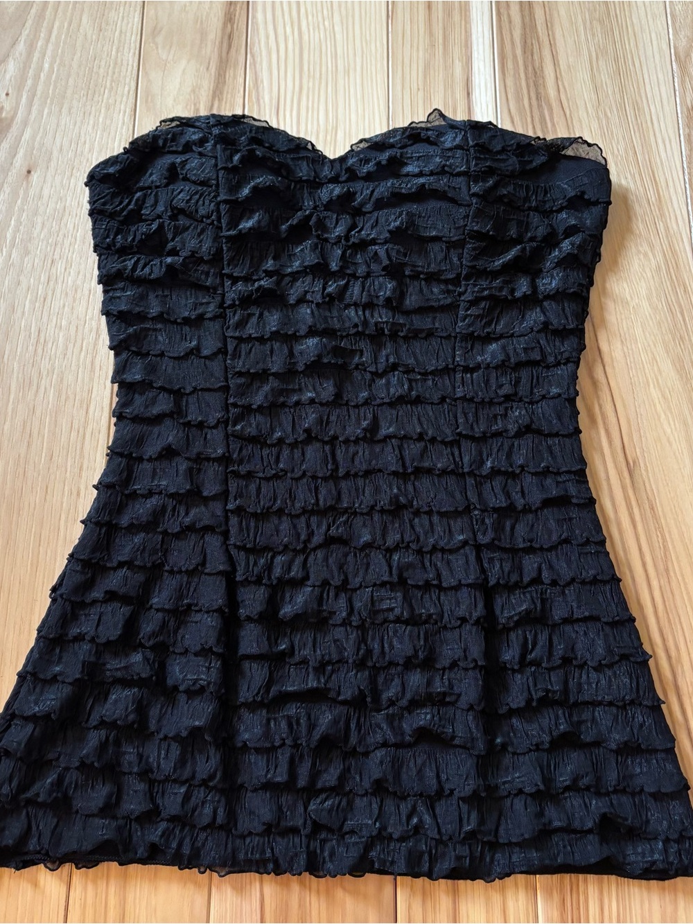 Vintage Y2K Charlotte Russe Black Ruffle Sweetheart Neckline Strapless Top